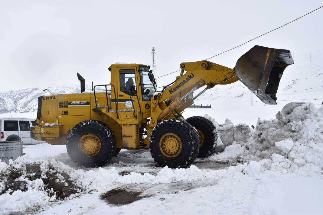 Bitlis ve Bingöl'de eğitime kar engeli - Resim: 1